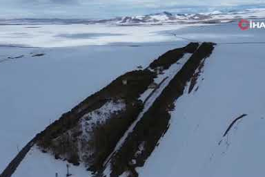 Kars'ta bahar ortasında kış manzarası: Benliahmet İstasyonu beyaza büründü