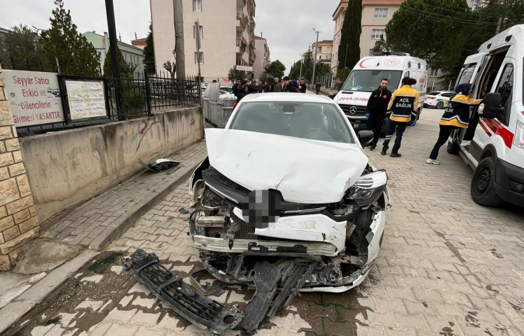 Bursa İnegöl’de trafik kazası: 5 kişi hastaneye kaldırıldı!-Bursa Hayat-2
