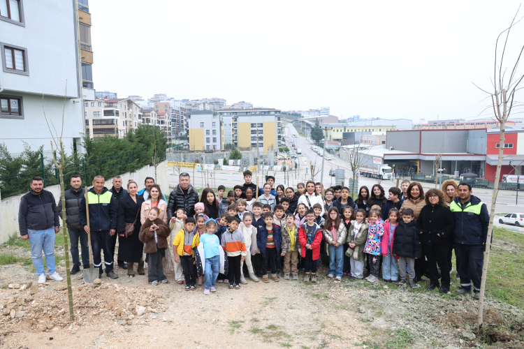 Nilüfer’de geleceğe nefes! Akçaağaçlar toprakla buluştu -Bursa Hayat-2