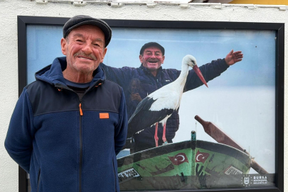 Bursa’da Yaren leylek ve eşi, ziyaretçilerin ilgi merkezi oldu!