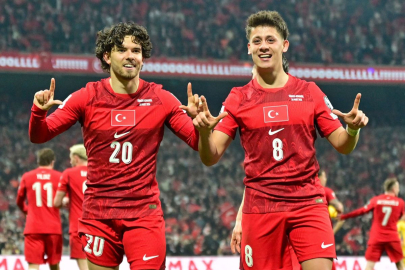 Ferdi sahneye çıktı, Türkiye finale yükseldi!