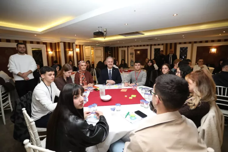 İnegöl’de 100’ün üzerinde öğrenci şehrin geleceğini konuştu - Bursa Hayat Gazetesi-2