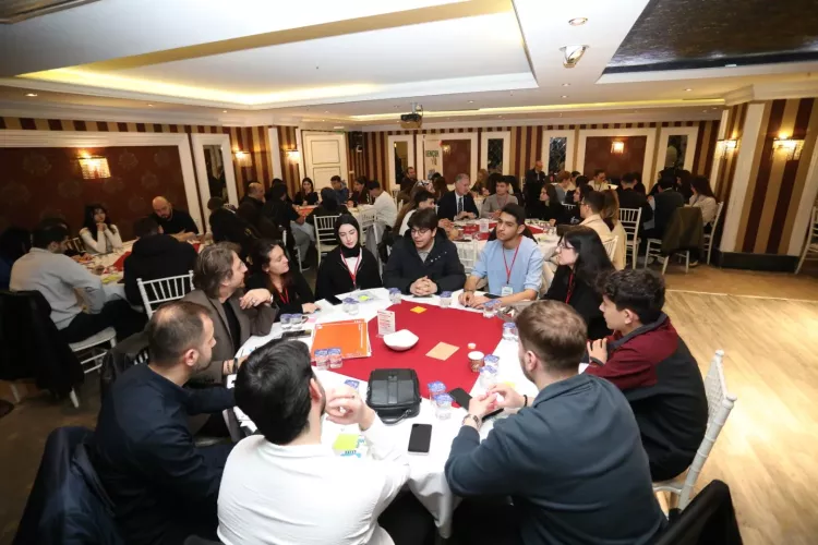 İnegöl’de 100’ün üzerinde öğrenci şehrin geleceğini konuştu - Bursa Hayat Gazetesi-4