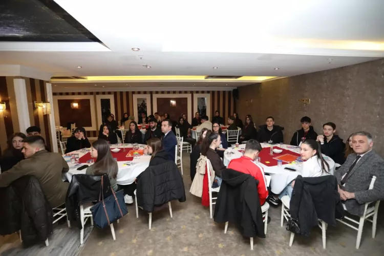 İnegöl’de 100’ün üzerinde öğrenci şehrin geleceğini konuştu - Bursa Hayat Gazetesi-3