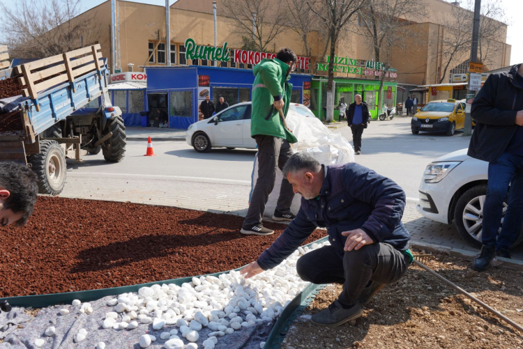Orhangazi’de kurakçıl peyzajla su tasarrufu ve estetik bir arada - Bursa Hayat Gazetesi-3