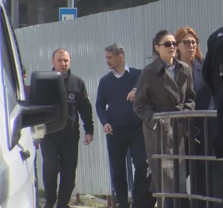 Hande Erçel adli tıp işlemlerinin ardından serbest bırakıldı!-Bursa Hayat-3