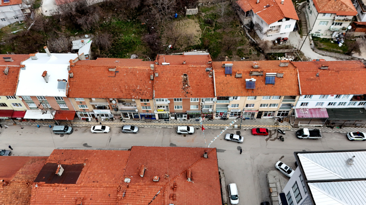 Bursa'da korku dolu anlar! Aracın üzerine yıkıldı -Bursa Hayat-2