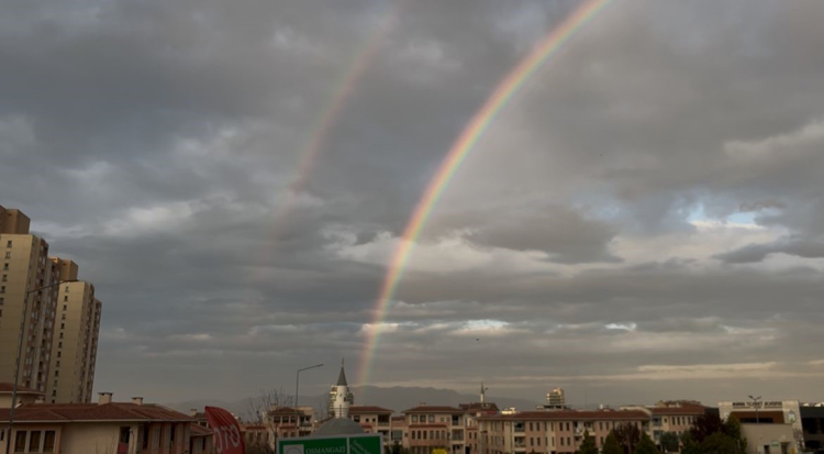 Bursa semalarında gökkuşağı görsel şölen yarattı!-Bursa Hayat-2