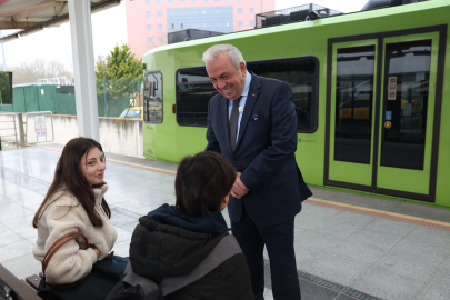 Başkan Özdemir metro yolculuğuyla Nilüfer’in nabzını tuttu