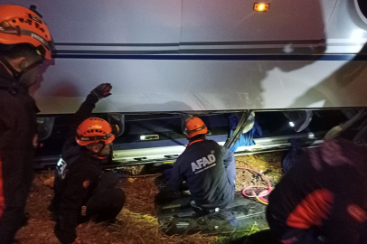 Ceza infaz kurumu servis midibüsü refüje devrildi: Yaralılar var!