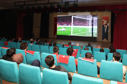 Osmangazi Belediyesi’nden futbolseverlere milli maç jesti