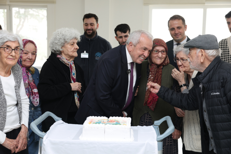 Başkan Şadi Özdmir’den Nilüfer huzurevlerinde sıcak buluşma - Bursa Hayat Gazetesi-2