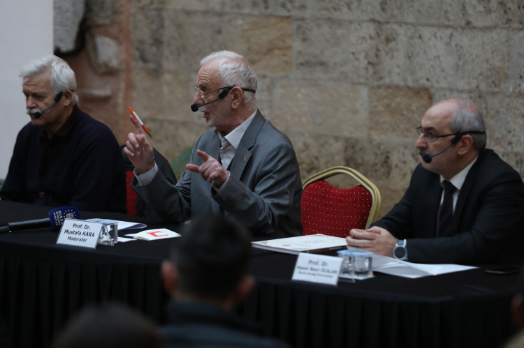 Bursa'da kadınların vakıf geleneğine katkısı panelde masaya yatırıldı - Bursa Hayat Gazetesi-3