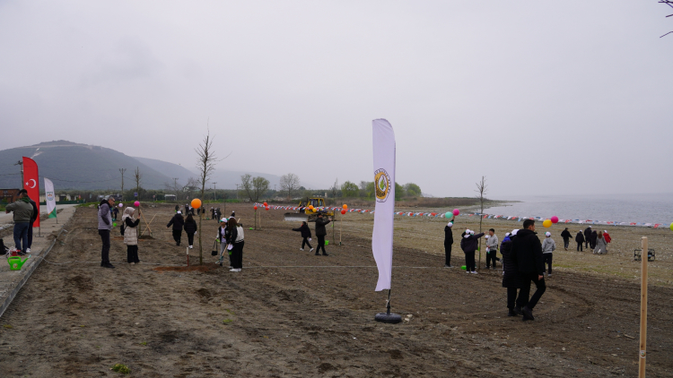 İznik’te fidanlarla yeşil gelecek için adım atıldı-Bursa Hayat-4