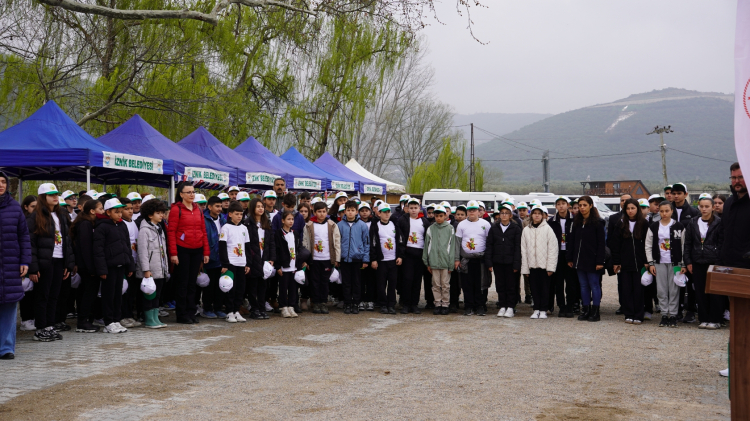 İznik’te fidanlarla yeşil gelecek için adım atıldı-Bursa Hayat-2