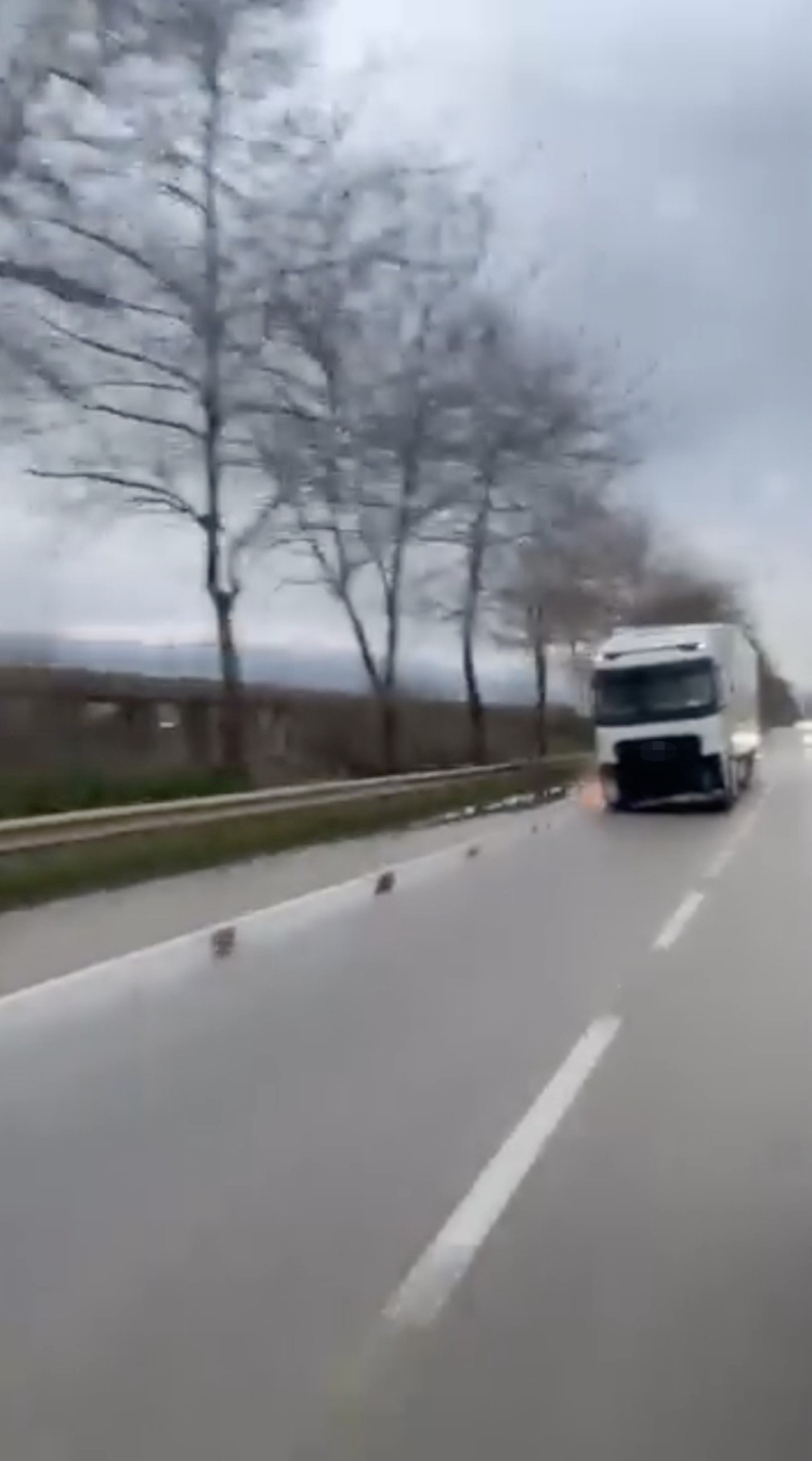 Bursa’da TIR kazası: Sürücü olay yerinden kaçtı!-Bursa Hayat-2