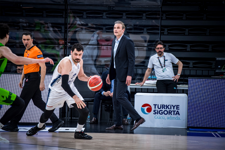 Caner Topaloğlu: 'Kazanabileceğimiz bir maçı kaybettik' -Bursa Hayat-2