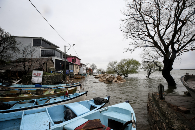 Bursa’da sağanak etkisi: Küçük Venedik Gölyazı’da sular yükseldi!-Bursa Hayat Gazetesi-2