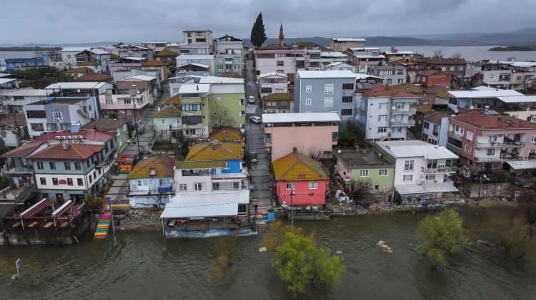 Bursa’da sağanak etkisi: Küçük Venedik Gölyazı’da sular yükseldi!-Bursa Hayat Gazetesi-5