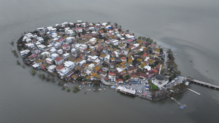 Bursa’da sağanak etkisi: Küçük Venedik Gölyazı’da sular yükseldi!-Bursa Hayat Gazetesi-6
