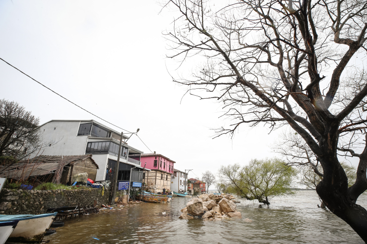 Bursa’da sağanak etkisi: Küçük Venedik Gölyazı’da sular yükseldi!-Bursa Hayat Gazetesi-8