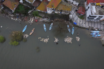 Bursa’da sağanak etkisi: Küçük Venedik Gölyazı’da sular yükseldi!