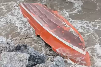 Bursa’da şiddetli lodos kabusu: Kumla sahilinde tekneler battı