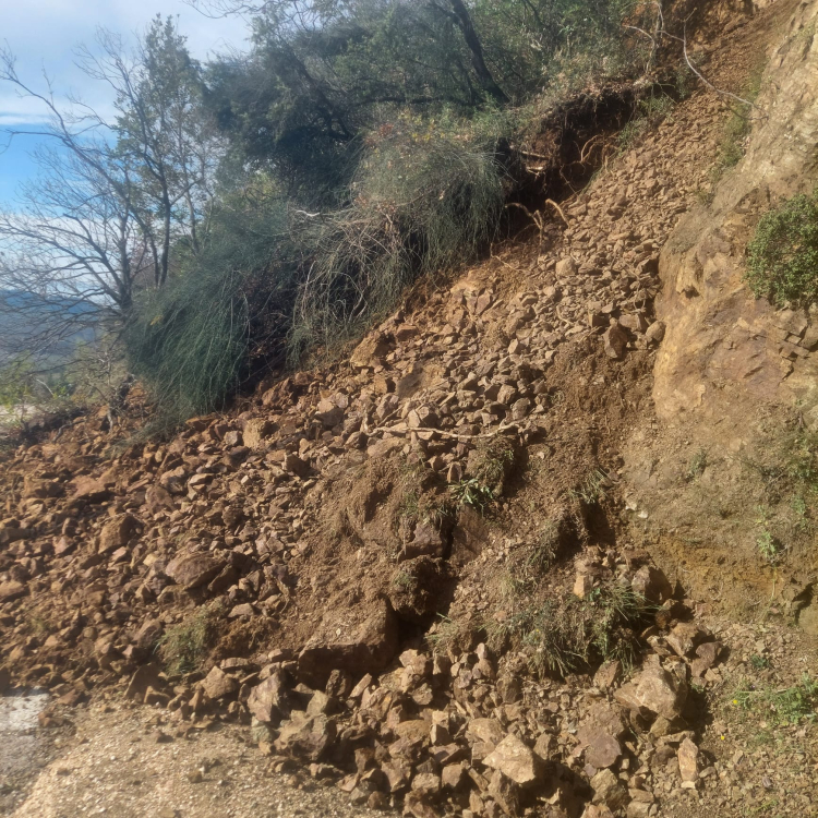 Toprak kayması Mudanya’da ulaşımı etkiledi!-Bursa Hayat-2