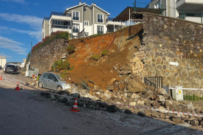 Yağış felaketi getirdi: Mudanya’da istinat duvarı aracın üzerine çöktü