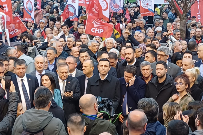 Bursa Büyükşehir Belediyesi önünde Bozbey'in gözaltına alınmasına tepki