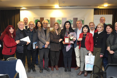 Nilüfer’de şiir şöleni: Onur ödülü usta şair Nisa Leyla’ya verildi