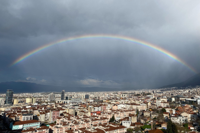 Bursa’da Uludağ silüetiyle kartpostallık gökkuşağı görüntüsü