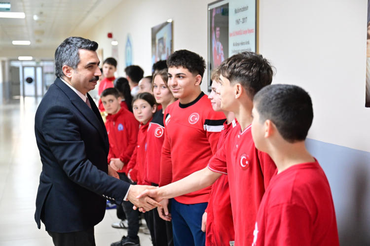 Yıldırım’ın gurur tablosu! Başkan Yılmaz, sporcularla buluştu -Bursa Hayat-2