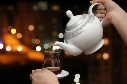 Bursa’da gıda skandalı: Tüketiciye gıda boyalı çay!