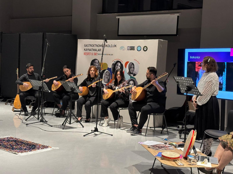 Nilüfer’de bahar ezgileri eşliğinde kadın geleneği sahnelendi-Bursa Hayat-2