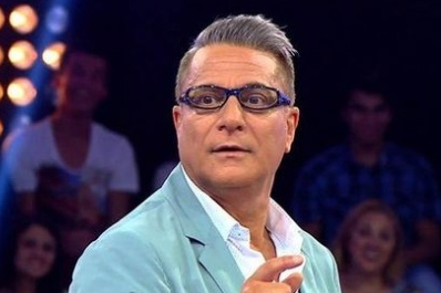 Annesinin cenazesine katılmayan Mehmet Ali Erbil sosyal medyada gündem oldu