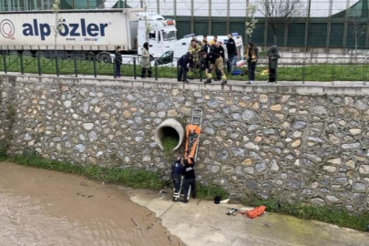 Bursa'da kaçan topu almak isterken dereye düştü!