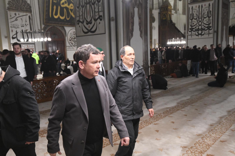 Bursa’da 700. fetih yılı: Ulu Camii’de anlamlı fetih duası - Bursa Hayat Gazetesi-3