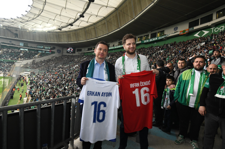 Kadınlar, çocuklar ve kardeş şehirler Bursaspor coşkusunu yaşadı - Bursa Hayat Gazetesi-4