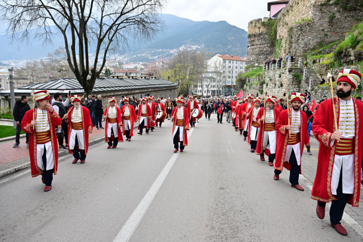 Kuruluş Orhan dizisi oyunları fetih törenlerinde Bursalılarla buluştu - Bursa Hayat Gazetesi-2