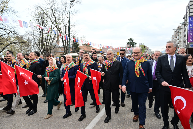 Kuruluş Orhan dizisi oyunları fetih törenlerinde Bursalılarla buluştu - Bursa Hayat Gazetesi-3