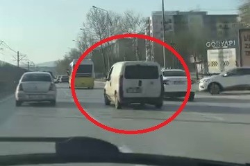Bursa’da yoğun trafikte defalarca makas atarak ilerledi