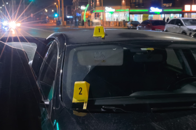 Bursa'da maganda kurşunu otomobile isabet etti!