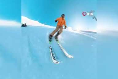 Erzurum’da iki farklı manzara! Palandöken’de kayak keyfi, kırsalda kar esareti…