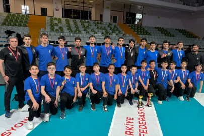 İnegöl Belediyespor voleybolda namağlup şampiyon