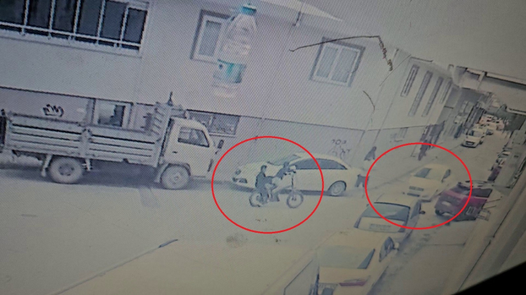 Bursa’da bisikletli çocuklar otomobille çarpıştı: Yaralılar hastanede!-Bursa Hayat-2