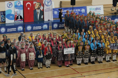 İnegöl Belediyespor Halk Dansları Topluluğu sahneyi salladı