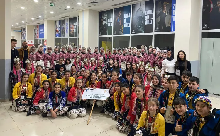 İnegöl Belediyespor Halk Dansları Topluluğu sahneyi salladı - Bursa Hayat Gazetesi-3