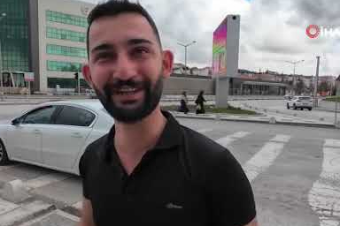 Trafik lambasında kumru yuvası