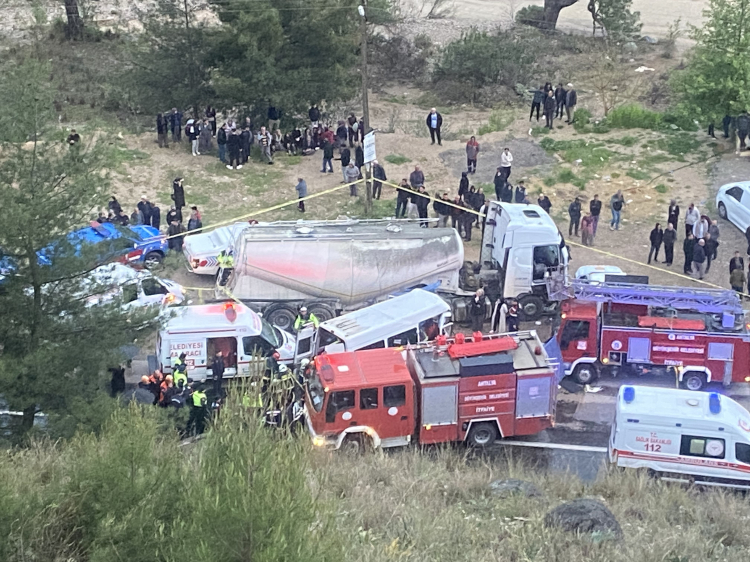 Minibüs ve beton mikseri çarpıştı: Acı bilanço 7 ölü!-Bursa Hayat-2